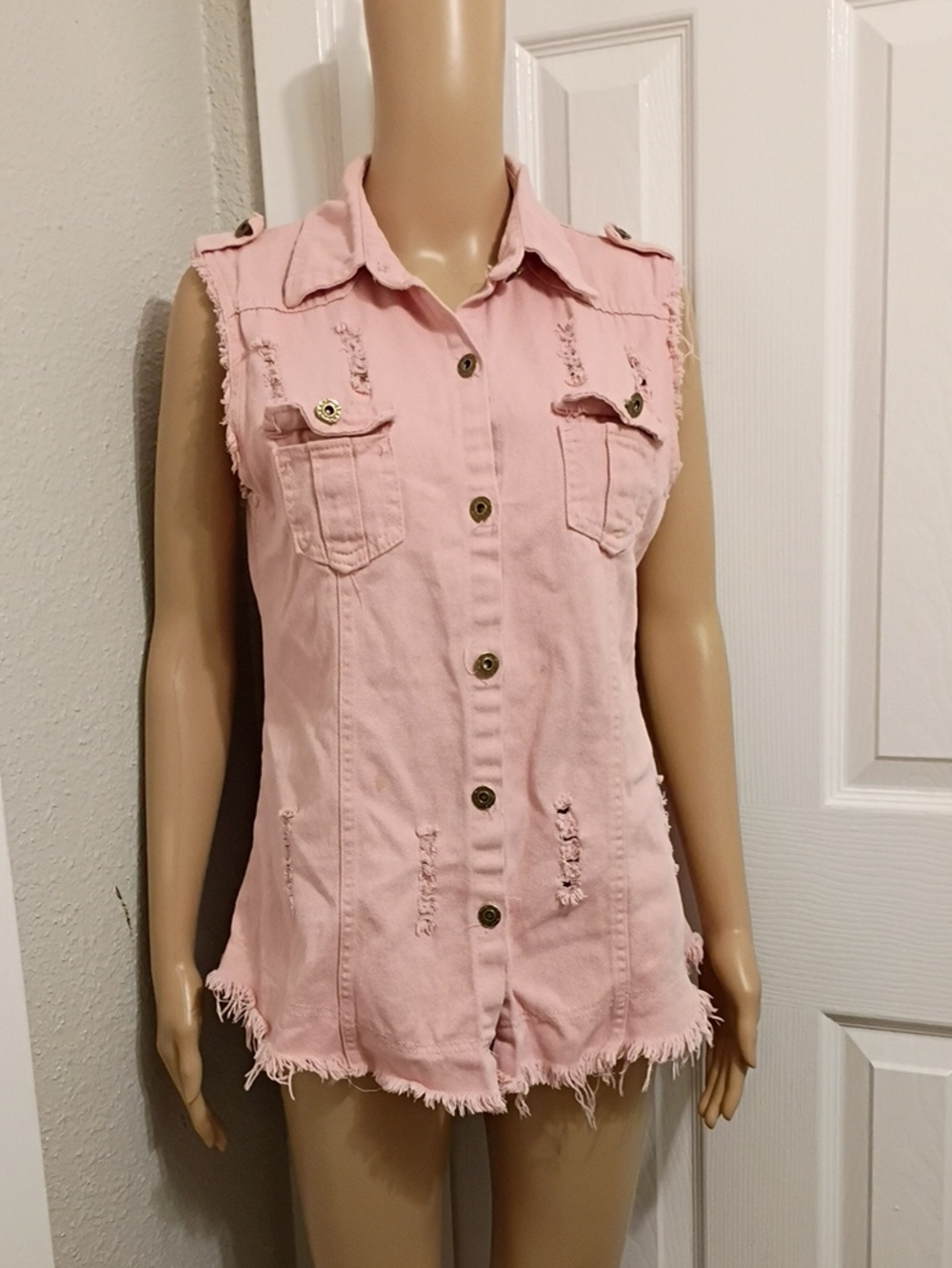 Sleeveless Distressed Button-Up Vest in Blush Pink